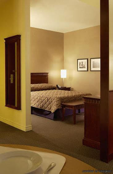 Le Square Phillips Hôtel&suites Montréal