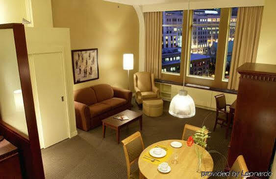 Le Square Phillips Hôtel&suites 4*